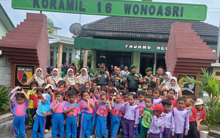 Semangat belajar anak-anak TK di Koramil Wonoasri 