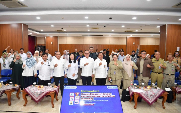 Foto bersama taklimat media di Jakarta, Senin (2/2)