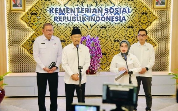 Mensos Saifullah Yusuf saat memberikan keterangan pers di Jakarta, Selasa (10/2)