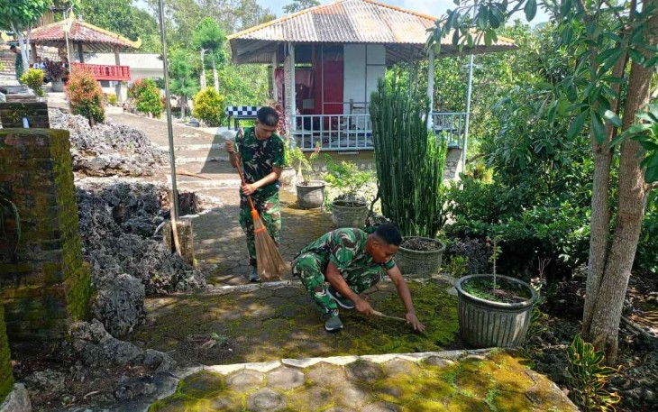 Aksi bersih lokasi wisata Sentono Gentong