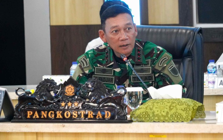 Pangkostrad Letjen TNI Mohammad Fadjar