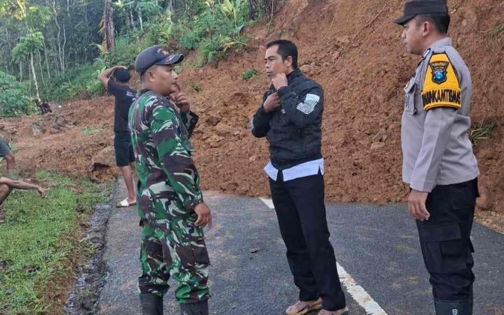 Bencana tanah longsor di wilayah