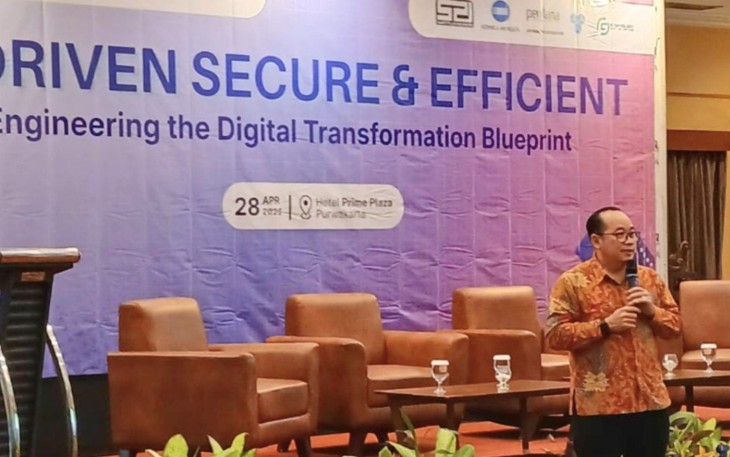Sekretaris Jenderal APTIKNAS, Fanky Christian, saat menyampaikan paparan dalam workshop “AI Driven Secure & Efficient: Engineering the Digital Transformation Blueprint” di Hotel Prime Plaza Purwakarta, 28 April 2026.