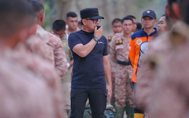 Wakil Menteri Dalam Negeri (Wamendagri) Bima Arya Sugiarto menyambut kedatangan kloter pertama Praja Institut Pemerintahan Dalam Negeri (IPDN) di Pusat Pemerintahan Kabupaten Aceh Tamiang, Aceh, Sabtu (3/1/2026)