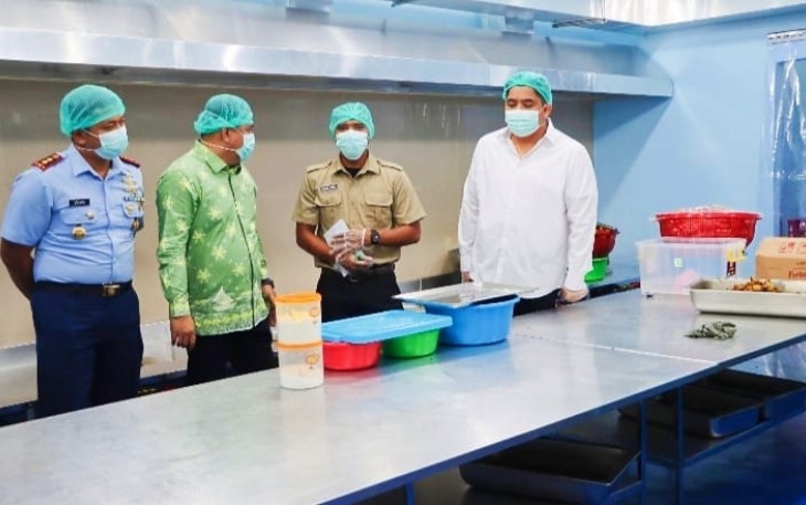 Bupati Bintan Roby mengunjungi Dapur MBG di Satuan Pelayanan Pemenuhan Gizi (SPPG) Kecamatan Teluk Sebong yang telah beroperasi sejak 8 Desember 2025