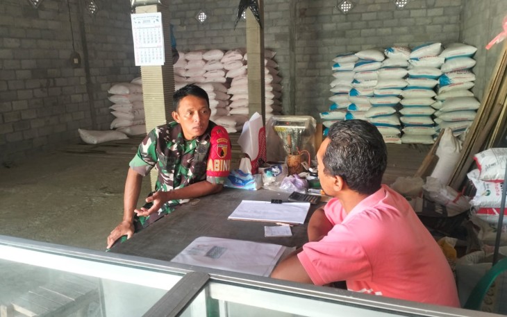 Pengecekan ketersediaan pupuk di wilayah desa binaan 