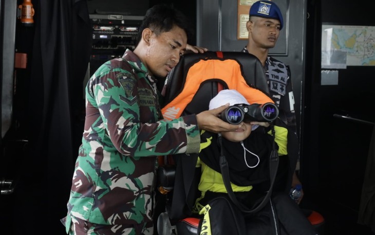 Kunjungan pelajar di kapal perang Kodaeral XIV