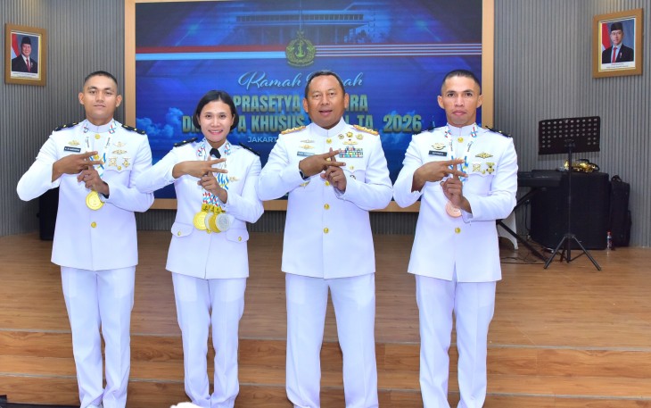 Panglima Komando Lintas Laut Militer (Pangkolinlamil) Laksamana Muda TNI Rudhi Aviantara, IH., S.E., M.Si., M.Tr.(Han)., CHRMP., menghadiri upacara Prasetya Perwira Pendidikan Pembentukan Perwira Khusus (Diktukpasus) TNI AL TA 2026 