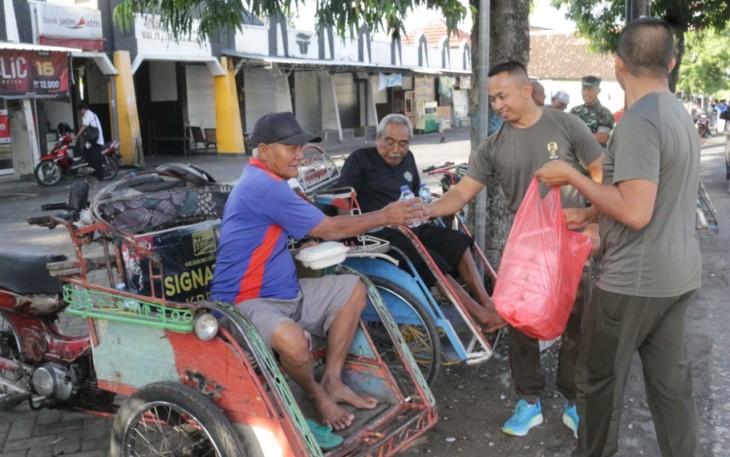 Jum'at berkah prajurit Kodim Ponorogo 