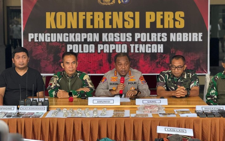 TNI-Polri saat menggelar konferensi pers