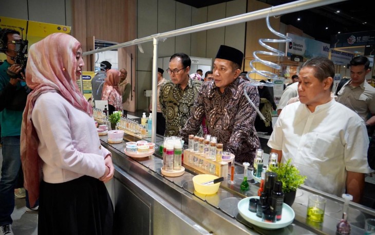 Menkop Ferry Juliantono saat berdialog pelaku usaha di event Indonesia Ramadan Expo 2026