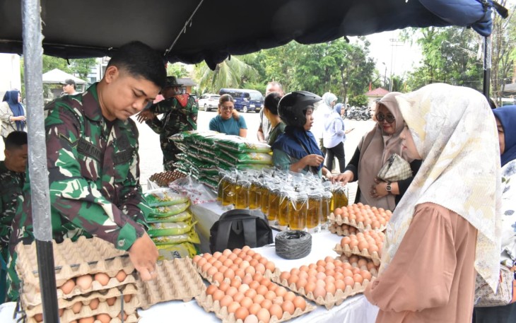 Stand Bazaar Ramadan TNI di Korem 023/KS, Jum'at (13/3)