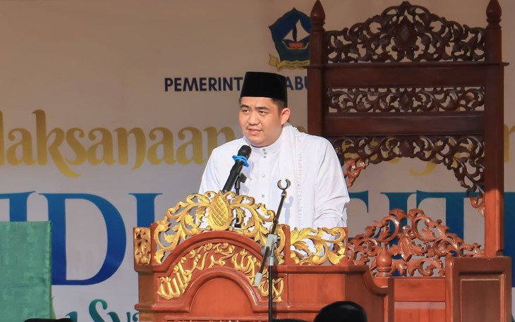 Bupati Bintan, Roby Kurniawan, bertindak sebagai khatib, sementara shalat dipimpin Ustadz Mazlab sebagai imam dan Adimas sebagai bilal, Sabtu (21/03/2026).