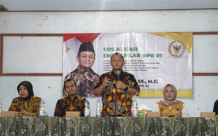 Anggota DPR RI Fraksi Golkar Sarmuji Saat Berikan Materi pada Acara Sosialisasi Empat Pilar Kebangsaan di Kecamatan Bakung, Kabupaten Blitar, Jumat (1/5/2026). (Foto : Klikwarta.com)