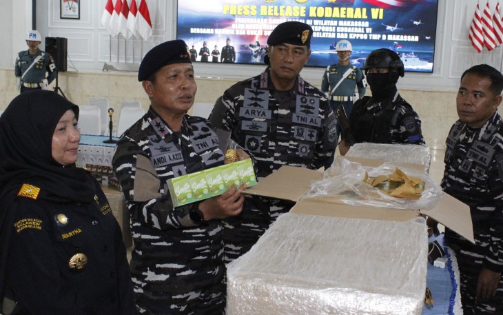 Sinergitas TNI AL dan Bea Cukai Gagalkan Penyelundupan 3,9 Juta Batang Rokok Ilegal di Makasar 
