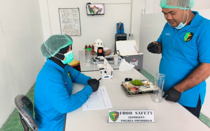 Polres Ponorogo Libatkan Sidokkes Pastikan Makanan Program MBG Aman Dikosums