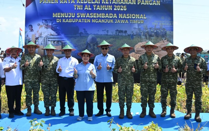 TNI AL Gelar Panen Raya Kedelai di Kabupaten Nganjuk 