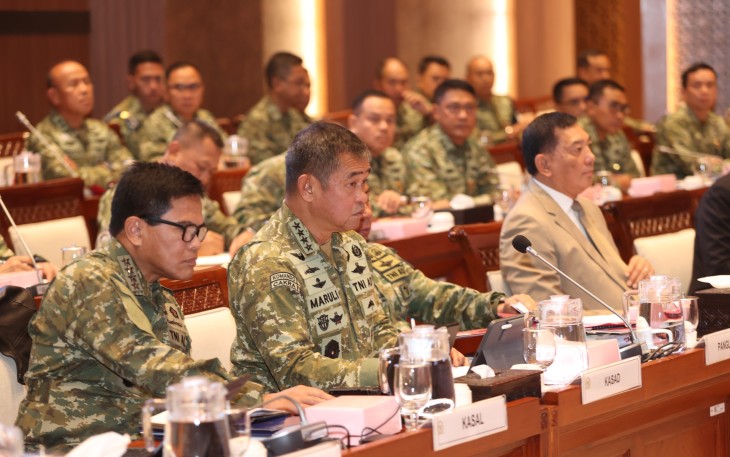 Kepala Staf Angkatan Darat Jenderal TNI Maruli Simanjuntak, M.Sc., mengikuti Rapat Kerja Komisi I DPR RI bersama Menteri Pertahanan RI, Panglima TNI