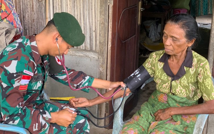 Yonarmed 12 Kostrad Peduli Kesehatan Warga, Pos Auren Gelar Yankes Keliling di Dusun Manehat