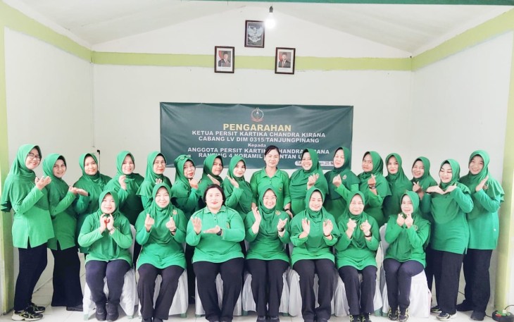 Ketua persit kartika Chandra Kirana Cabang LV DIM 0315/ Tanjung Pinang  Berikan Pengarahan ke persit Ranting 4 Koramil 03 Bintan Utara