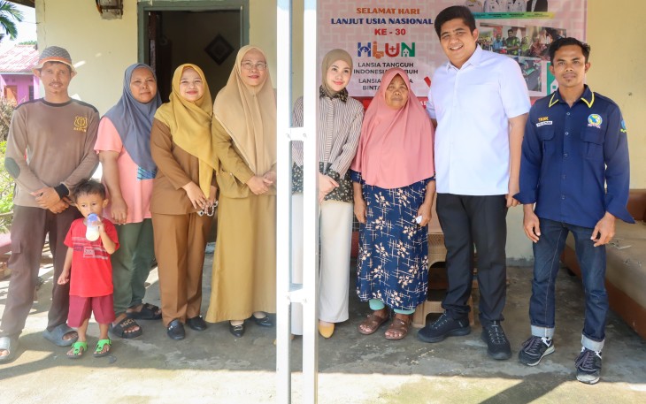 Bupati Bintan dan LKKS Salurkan 300 Paket Sembako untuk Lansia