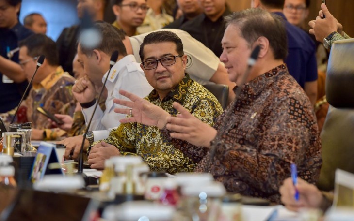 Ratas dipimpin oleh Menteri Koordinator Bidang Perekonomian (Menko Ekon) dan dihadiri Menteri Keuangan, Menteri Ekraf, dan beberapa Menteri lainnya, Pemerintah menyepakati penurunan tarif PPh royalti bagi penulis dari 15% menjadi 1,5% bersifat final