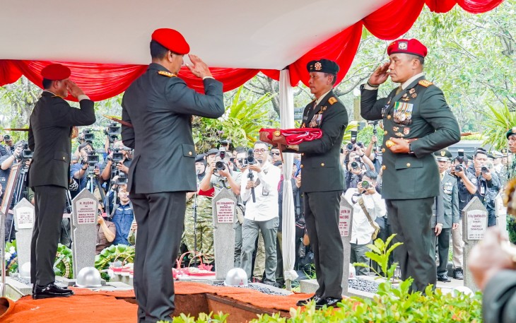 Panglima Kostrad Letnan Jenderal TNI Mohammad Fadjar, M.P.ICT., menghadiri upacara pemakaman mantan Menteri Pertahanan Republik Indonesia, almarhum Jenderal TNI (Purn.) Ryamizard Ryacudu