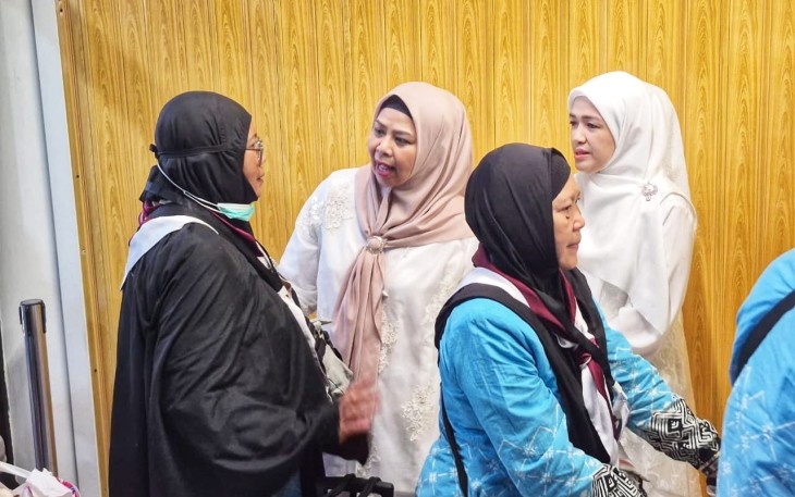 Ketua TP PKK Kepri Sambut Kepulangan Jemaah Haji Kloter Pertama Debarkasi Batam