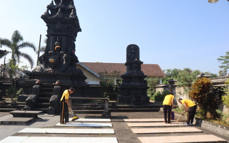 Polres Malang Gelar Bakti Religi Bersihkan Tempat Ibadah Sambut Hari Bhayangkara ke-80