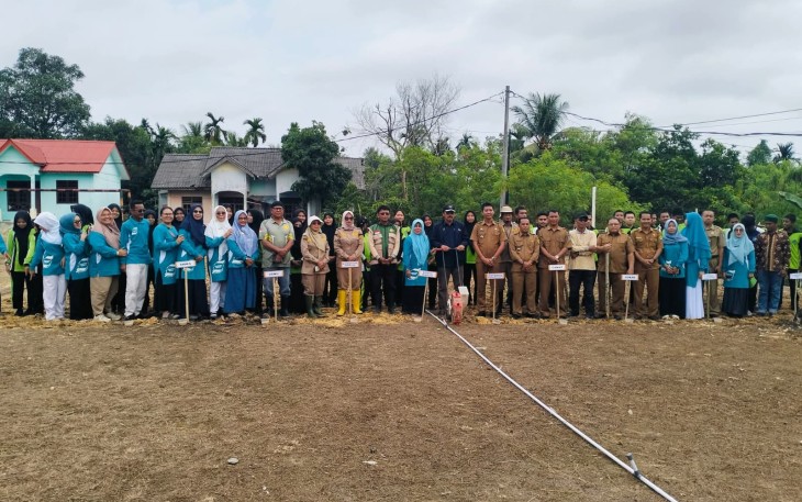 Penyuluh KEMENTAN BPP Meral Mengajak SMAN 3 Karimun Tanam Perdana Padi Gogo Inpari 34, Wujud Nyata Edukasi Pertanian untuk Generasi Muda