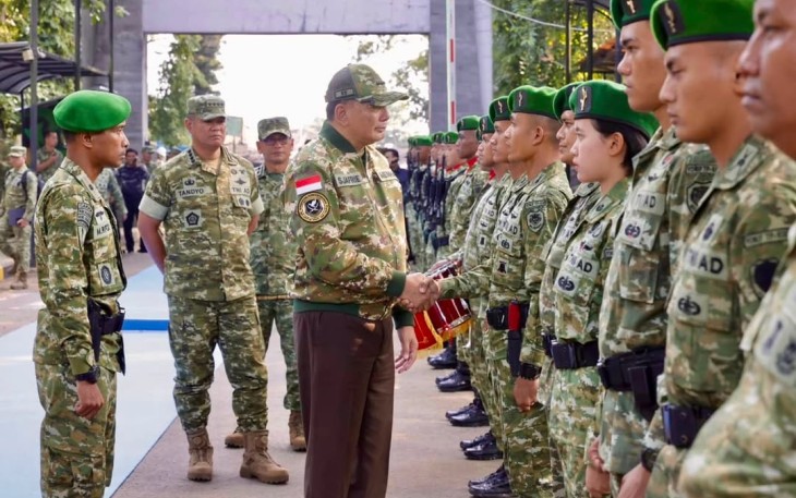 Wapang TNI Bersama Menhan RI Tinjau Lokasi Industri Strategis dan Yonif TP 938/Pancasona  di Jawa Barat