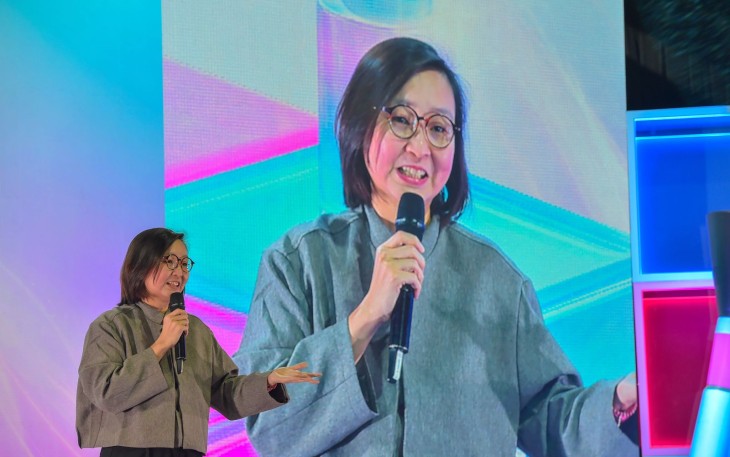 Wakil Menteri Ekonomi Kreatif, Irene Umar, memberi sambutan sekaligus membuka festival TikTok ForYouBeauty 2026 di Senayan City, Jakarta, Jumat (12/6/2026).