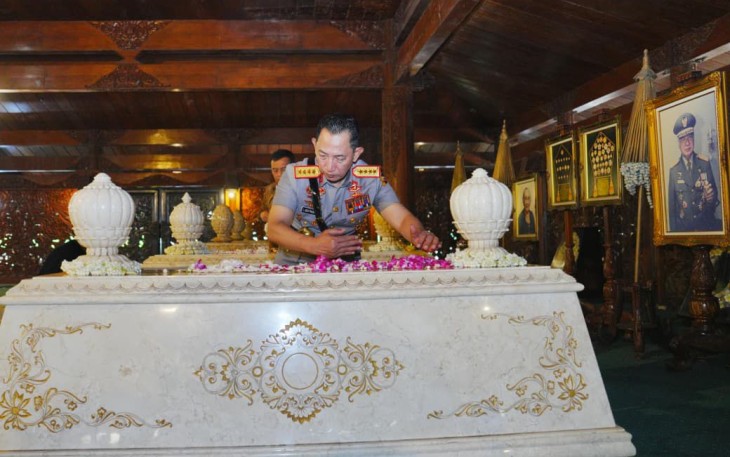 Kapolri Jenderal Listyo Sigit Prabowo kembali berziarah ke makam mantan Pemimpin Bangsa Indonesia