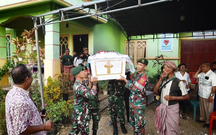 Yonarmed 12 Kostrad Tunjukkan Kepedulian, Bantu Prosesi Pemakaman Warga Penerima Rumah Layak Huni
