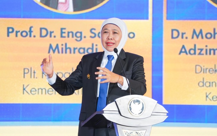 Gubernur Jawa Timur Khofifah Indar Parawansa bersama LLDIKTI Wilayah VII