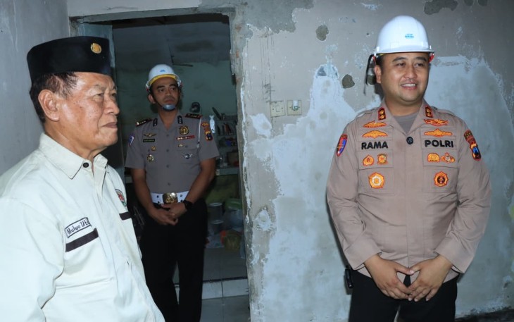 Polres Gresik Bedah Rumah Purnawirawan Polri di Driyorejo, Kado Hari Bhayangkara ke - 80