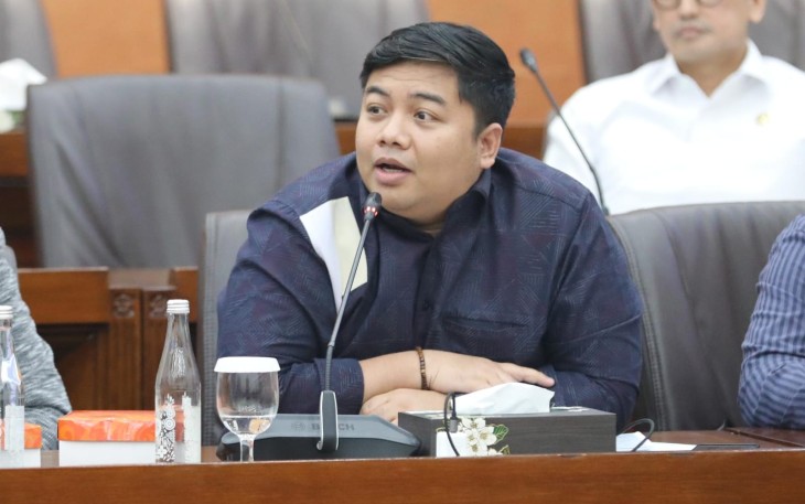 Anggota Komisi VI DPR RI, Kawendra Lukistian dalam rapat kerja Komisi VI DPR RI bersama PT Telkom di Kompleks Parlemen, Jakarta, Rabu (24/06)