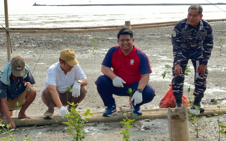 KN Tanjung Datu 301 Dukung Pelestarian Ekosistem Pesisir Banten 