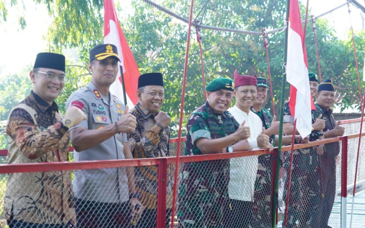 Pangdivif 2 Kostrad Resmikan Jembatan Perintis Garuda untuk Buka Akses dan Dorong Kemajuan Masyarakat Pasuruan
