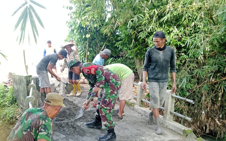 TNI-Polri dan Warga Perkuat Kebersamaan di Trenggalek