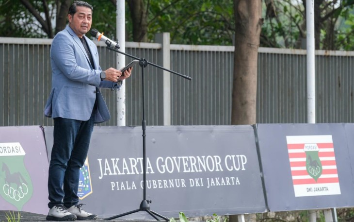Menteri Ekonomi Kreatif, Teuku Riefky Harsya, memberikan sambutan pada AEF/Mantena Cup Jakarta 2026 FEI CSI1* International Jumping Competition dan Piala Gubernur DKI Jakarta: Equinara Pulomas Open 2026 di Jakarta International Equestrian Park, Jakarta, Sabtu (27/6/2026)
