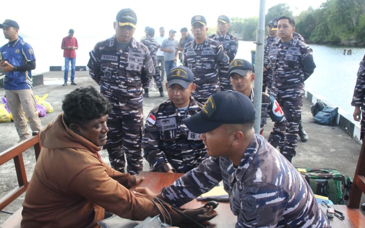 Masyarakat Pesisir Tual Terima Baksos dan Layanan Kesehatan Gratis dari Lanal Tual dan KRl Panah-626