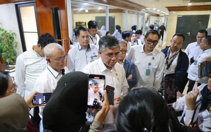 Rapat Kerja Komisi IX DPR RI bersama Menteri Ketenagakerjaan Yassierli dan Kepala BNSP Syamsi Hari di Kompleks Parlemen, Senayan, Jakarta