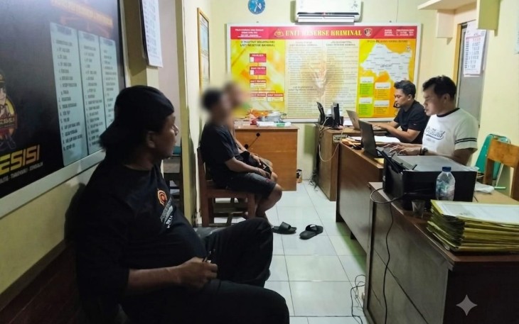 Jajaran Polsek Jakenan, Polresta Pati, menggagalkan peredaran minuman keras ilegal dengan menyita 1.100 botol arak Bali tanpa izin dalam Operasi Pekat II Candi 2026 di wilayah Kecamatan Jakenan, Selasa (7/7/2026) malam
