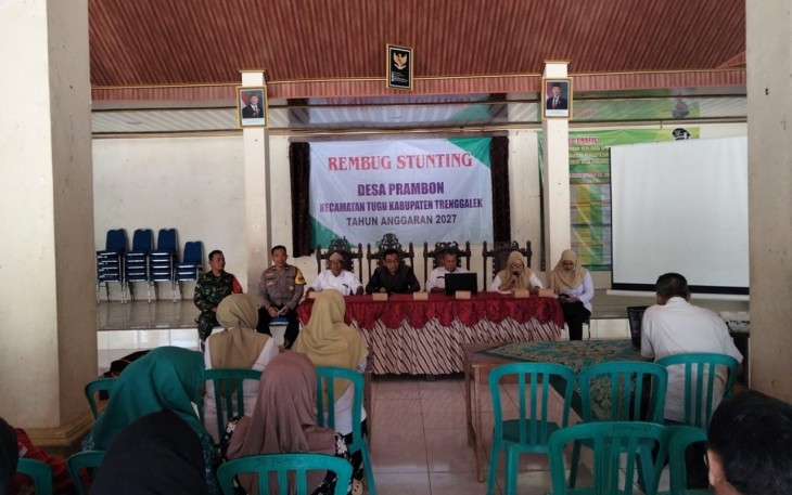 TNI-Polri Dukung Percepatan Penurunan Stunting Melalui Rembuk Desa di Prambon