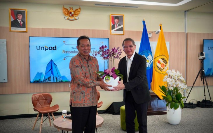 Menteri Koperasi (Menkop) Ferry Juliantono yang juga sebagai Ketua Umum Ikatan Keluarga Alumni Universitas Padjadjaran (IKA Unpad) Ferry Juliantono 