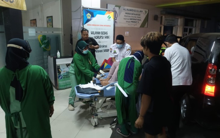 Aksi Heroik Satlantas Polres Gresik Selamatkan Wanita yang Hendak Melahirkan
