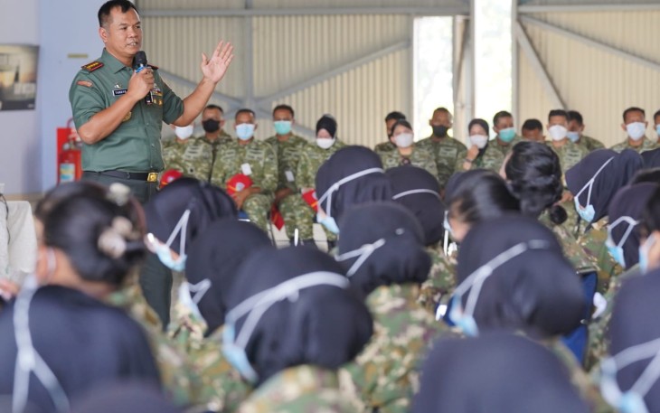 Wakil Panglima TNI Jenderal TNI Tandyo Budi R. memberikan pembekalan manajerial kepada peserta Pendidikan dan Pelatihan (Diklat) Bela Negara Koperasi Desa Merah Putih (KDKMP) dan Kampung Nelayan Merah Putih (KNMP)