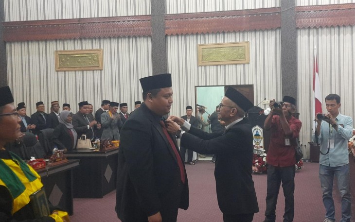 Hidayat Riadi Manik Resmi Dilantik Gantikan Sri Lestari Jadi DPRK Aceh Singkil