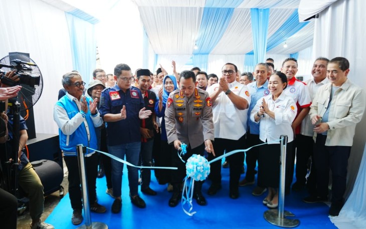 Kapolri Jenderal Polisi Drs. Listyo Sigit Prabowo, M.Si. Meresmikan Kantor Sekretariat Bersama Koalisi Besar Perjuangan Buruh Indonesia (KBPBI) di Jakarta